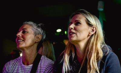2 ladies enjoying the live music as the 2022 Phoenix Arts beer festival.